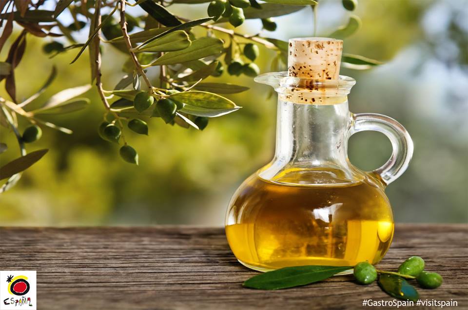 Cocina española en el siglo XXI: Aceite, aceitunas, vinos rosados y blancos de Navarra