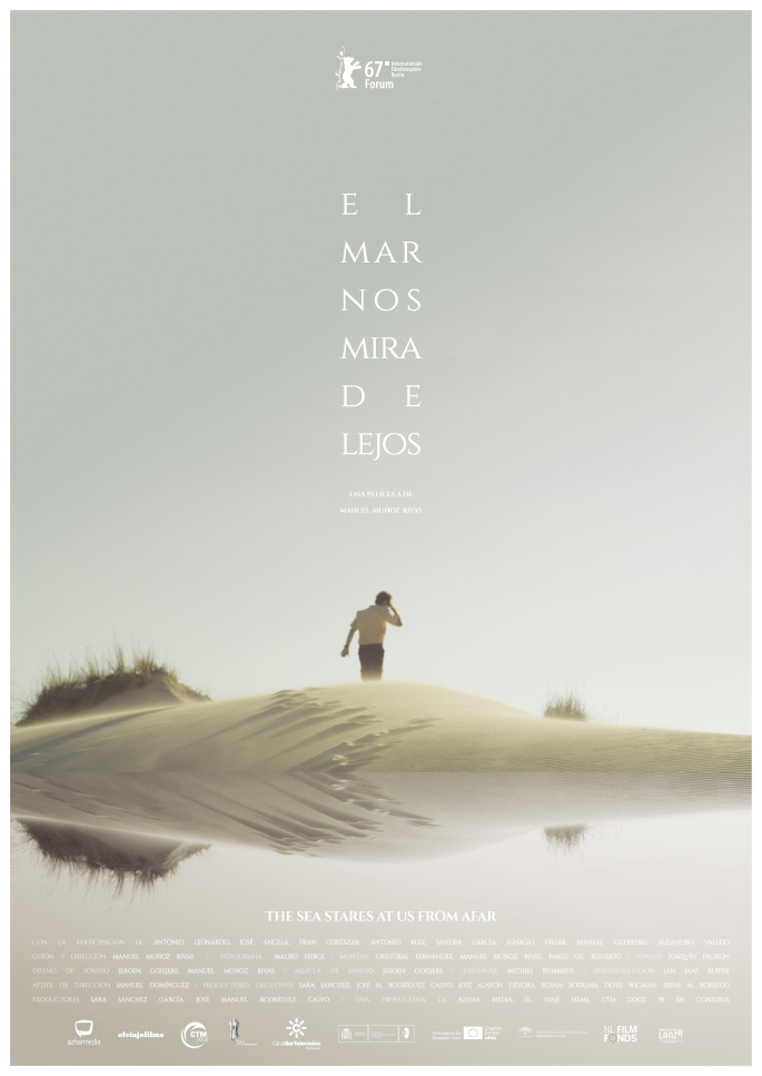 El mar nos mira de lejos