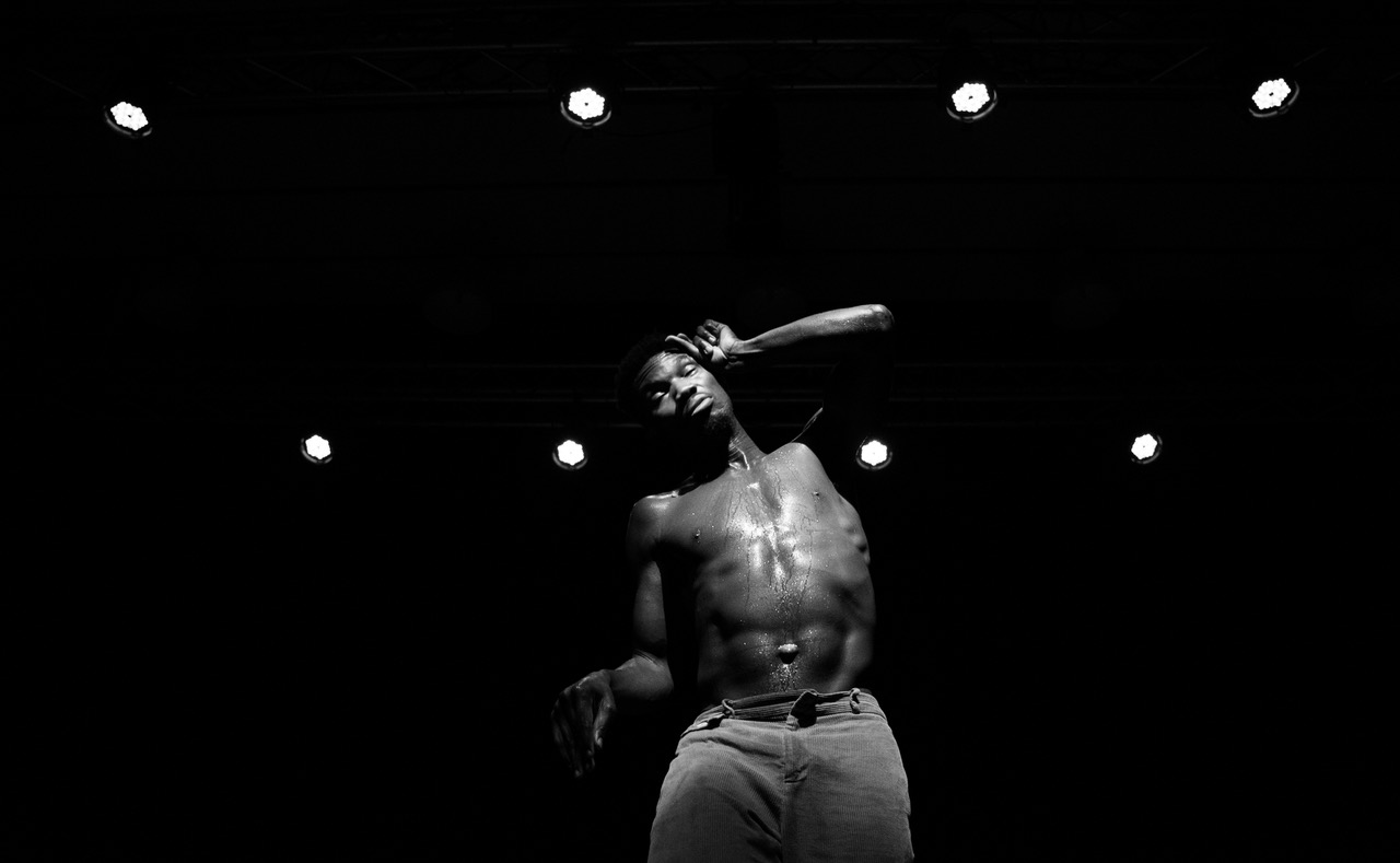 Black. Danza contemporánea