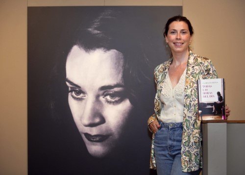 Encuentro con Clara Fuertes en torno a su novela Todas las horas del día