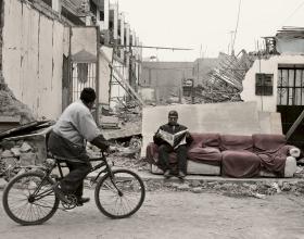 Encuentro del comisario de la exposición Resiliencia con estudiantes de fotografia