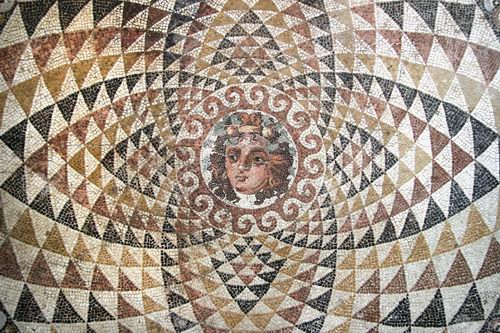 Dionisos en el Hammam: pervivencia de la cultura helenística en el califato omeya