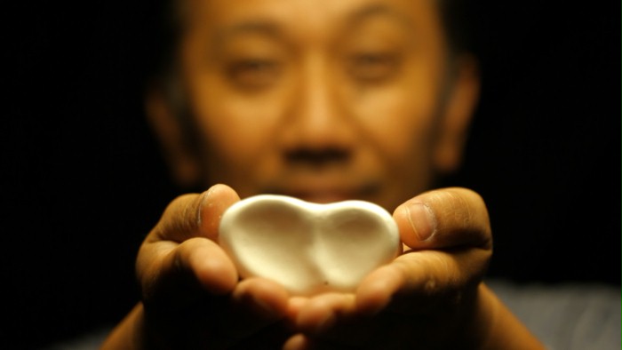 Taba el juego en la mesa