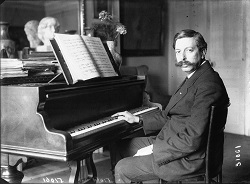 Soler, Granados y Ricardo Llorca. Tres siglos de música española para piano