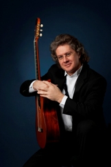 Yury Nugmánov en concierto