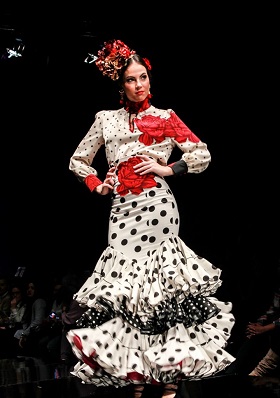 L'abito da flamenca. Una tradizione in stato di grazia. 