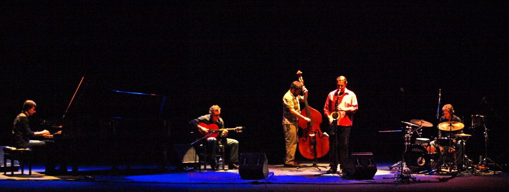 Kind of Cai en concierto
