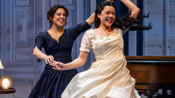 Dos hermanas y un piano