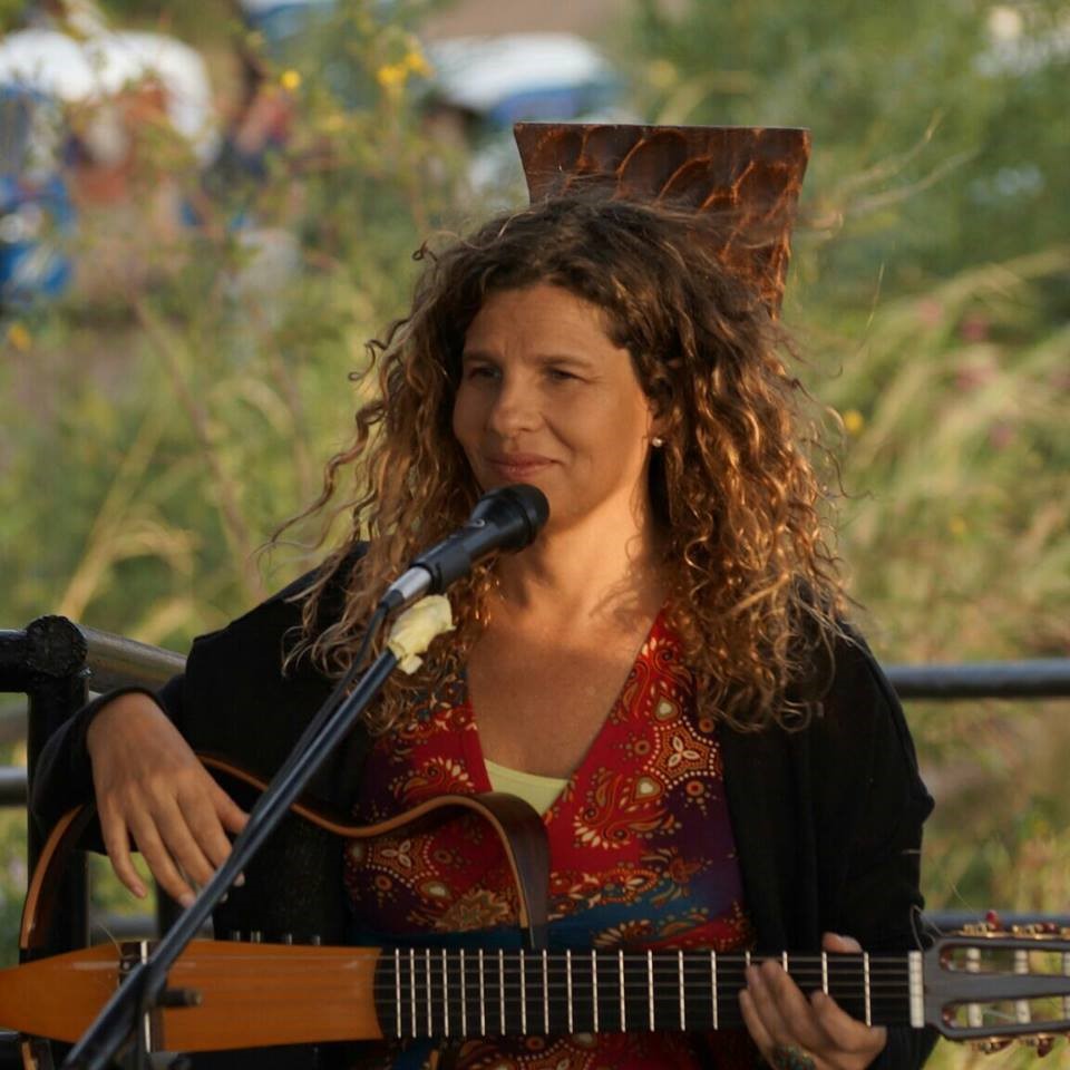 Monica Manaker: Sefardische und lateinamerikanische Musik