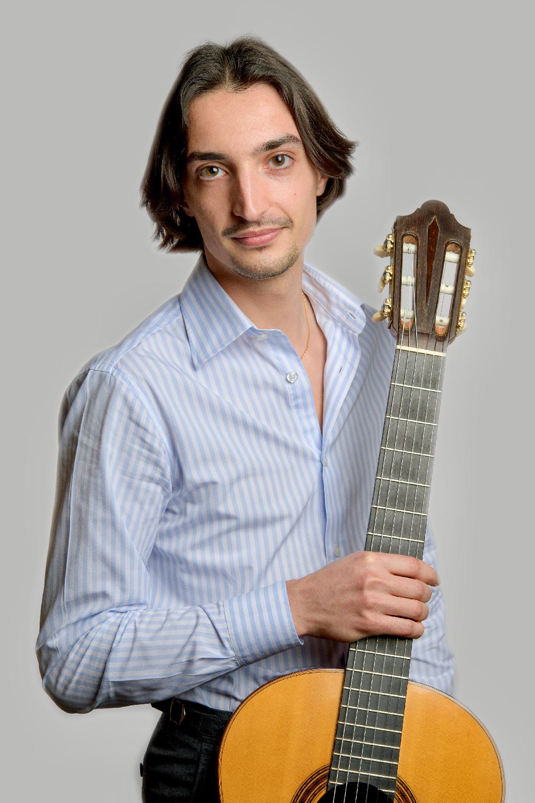 Colores del siglo XX, la guitarra clásica de Antoine Guerrero