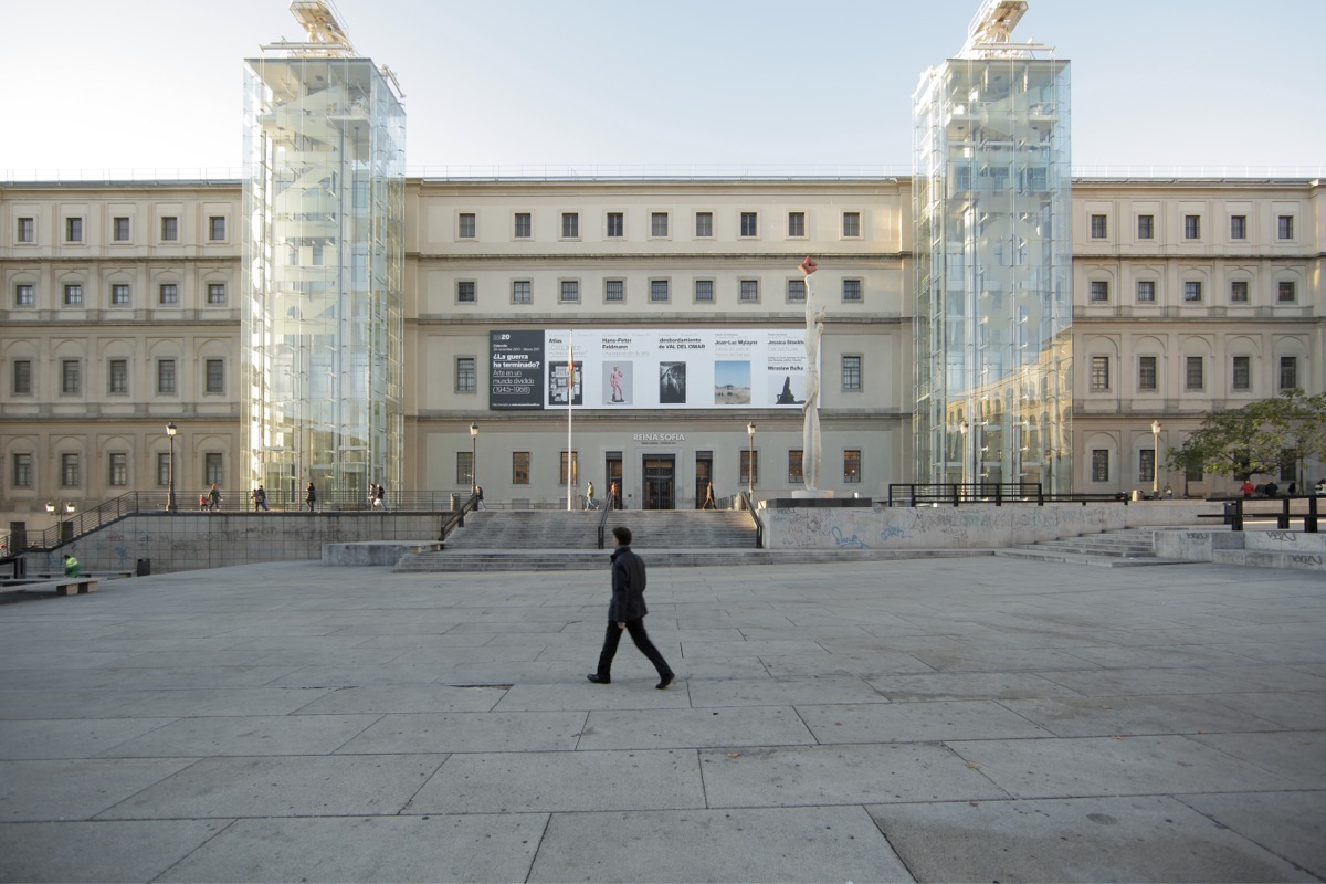 Reina sofia. Музей королевы Софии в Мадриде. Центр искусств королевы Софии Испания. Музей Рейны Софии Мадрид.