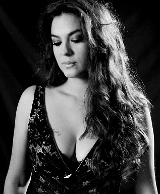 Alba Molina y Rycardo Moreno con Kal Band