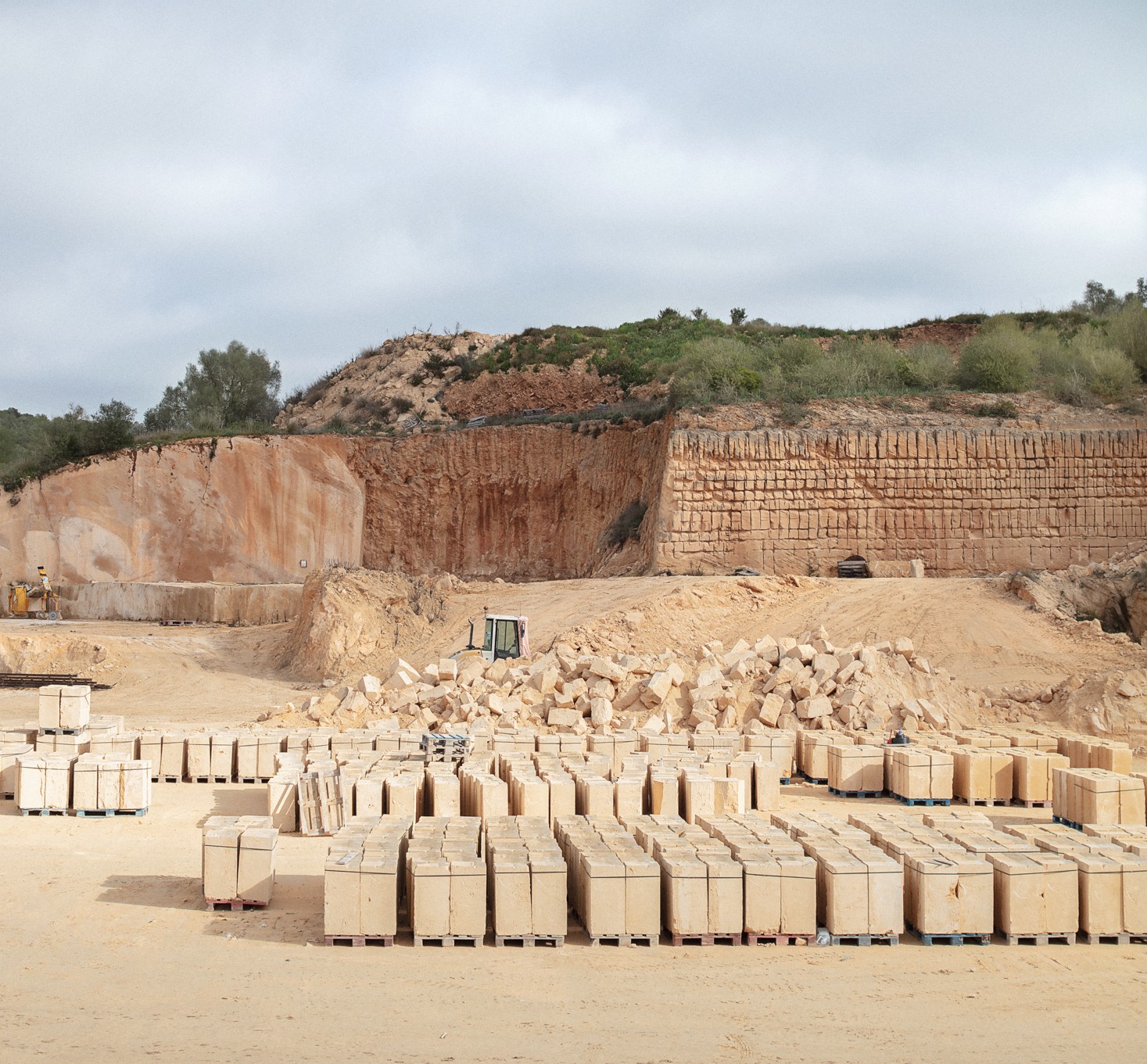 Arquitectura y sostenibilidad : material reutilizado en la construcción