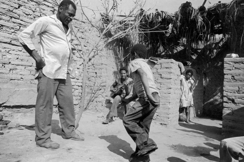 Adelina y Amador. Fotogafías de Jeannine Ferrand sobre el zapateador afroperuano Amador Ballumbrosio
