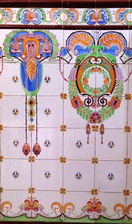 Azulejos y cerámica arquitectónica en Tetuán