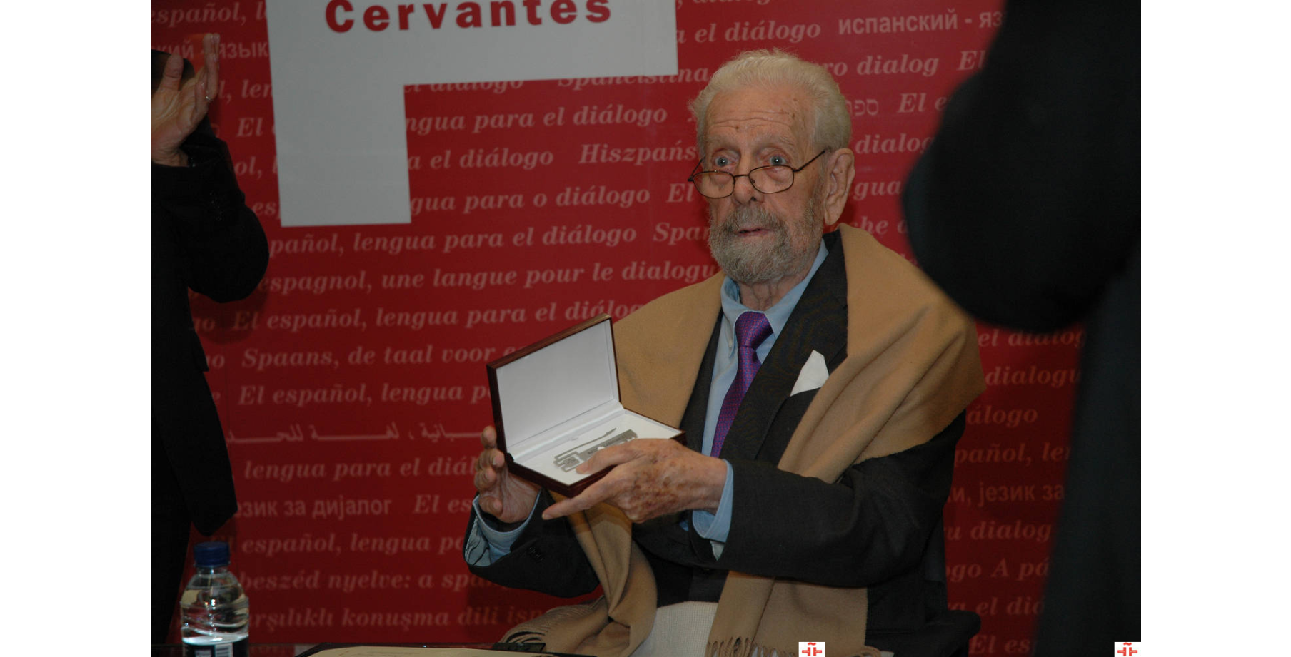 Caja de las letras: Apertura de la Caja nº 1034 con el depósito entregado por Luis García Berlanga