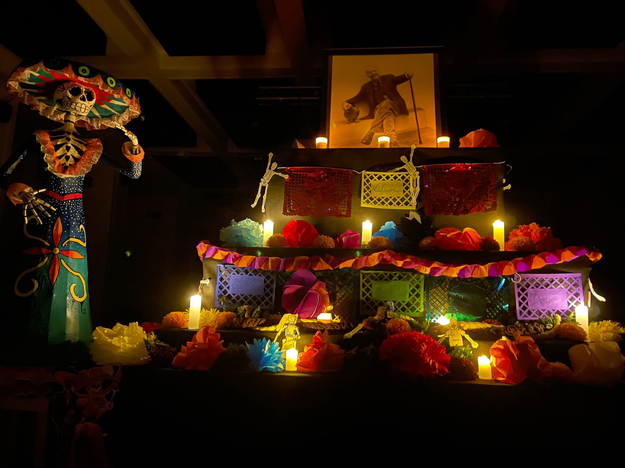 Celebración del Día de Muertos con el «Altar de muertos»