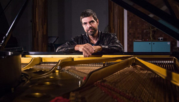 André Mehmari