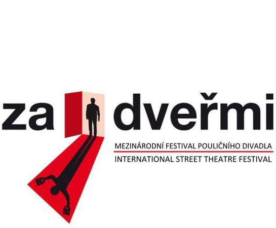 Za dvermi (Praga)